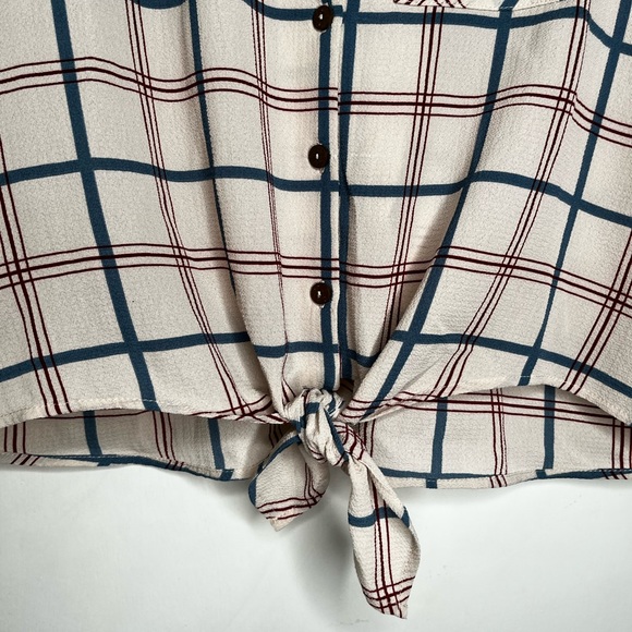 Monteau tie front plaid top in xl - Picture 3 of 5
